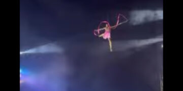 acrobata precipita durante spettacolo circense