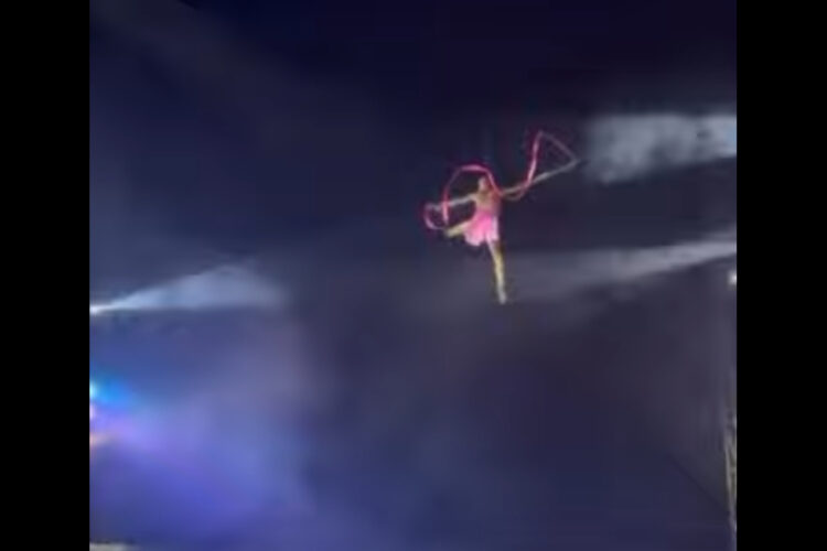 acrobata precipita durante spettacolo circense