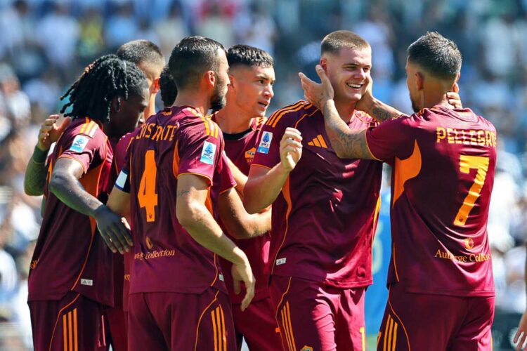 La Roma esulta per il gol di Pellegrini: i giallorossi vincono il derby
