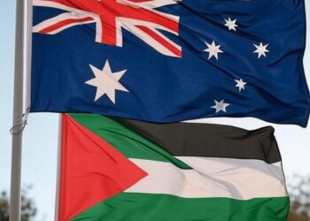 Una bandiera dell'Australia e una della Palestina