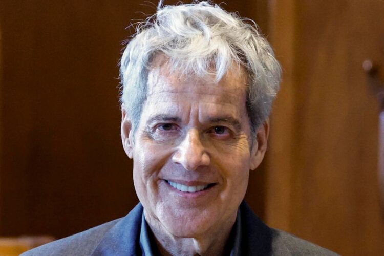 Un primo piano di Claudio Baglioni