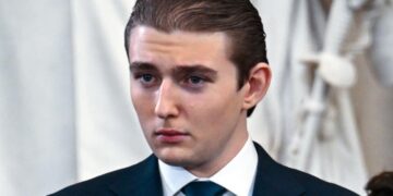 Un primo piano di Barron Trump