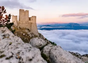 Il castello più alto d’Italia si trova in Abruzzo: da Rocca Calascio la vista è da sogno!