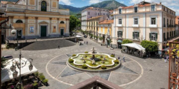 Cava de’ Tirreni non è solo un borgo: è il gioiello architettonico che racconta mille anni di storia