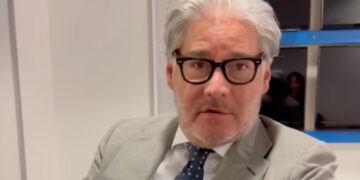 Un primo piano di Paolo Del Debbio