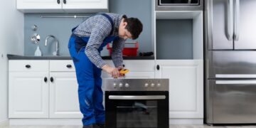 Diritto alla riparazione: cosa puoi aggiustare SUBITO su smartphone ed elettrodomestici senza buttare tutto