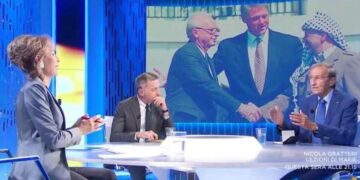 Lilli Gruber e Gianfranco Fini a 'Otto e Mezzo' su La7