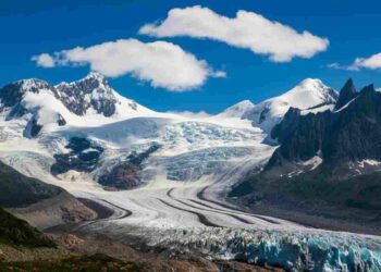 Ghiacciai alpini su delle montagne