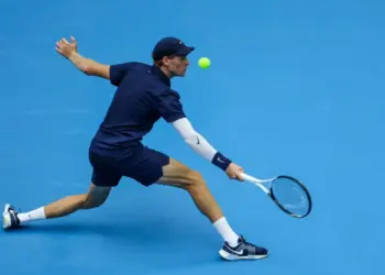 Sinner supera Marozsan e conquista la semifinale all’Atp 500 di Pechino