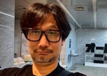 Un primo piano di Hideo Kojima