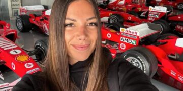 Un primo piano di Laura Villars