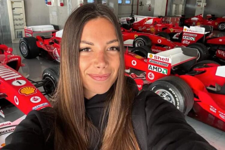 Un primo piano di Laura Villars