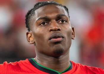 Un primo piano di Rafael Leao