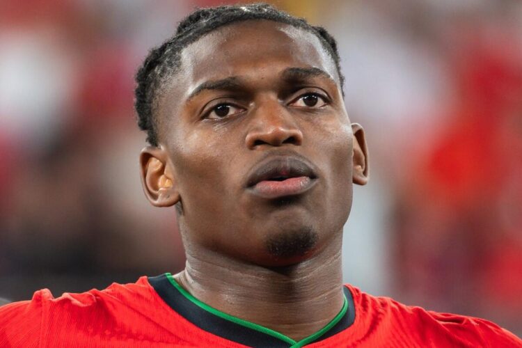 Un primo piano di Rafael Leao