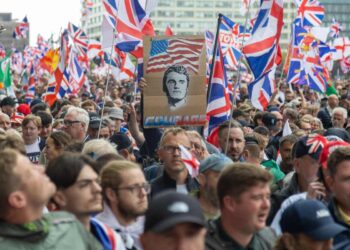 Il corteo a Londra per Charlie Kirk
