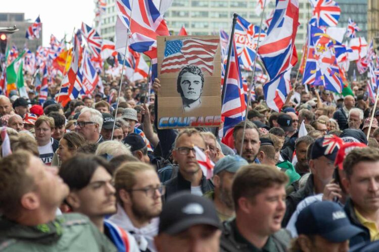 Il corteo a Londra per Charlie Kirk