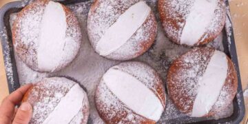 Maritozzi fatti in casa: la ricetta magica per farli soffici e golosi come a Roma