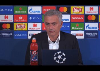 Mourinho in conferenza stampa