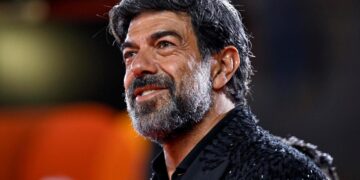 Un primo piano di Pierfrancesco Favino