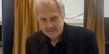 VIttorio Sgarbi dopo aver votato alle elezioni regionali nelle Marche