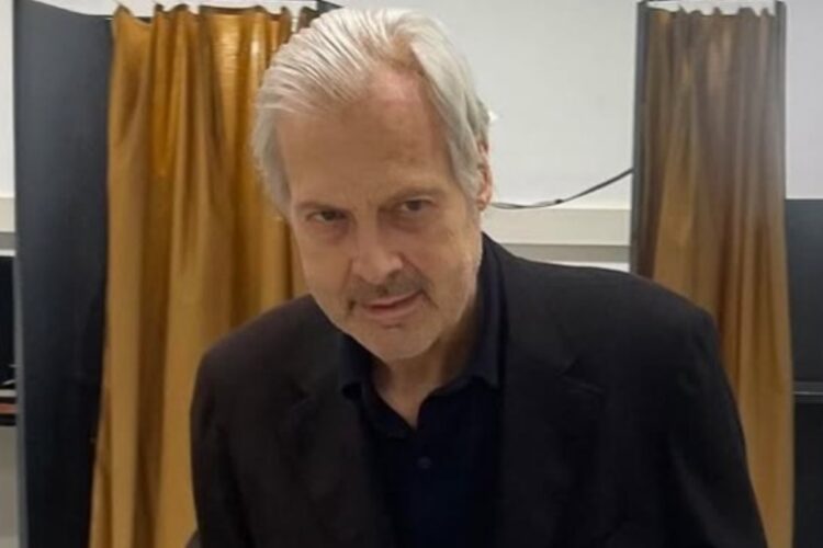 VIttorio Sgarbi dopo aver votato alle elezioni regionali nelle Marche