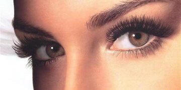 Addio sopracciglia rade: il metodo naturale all’olio di ricino che le fa ricrescere più folte di prima