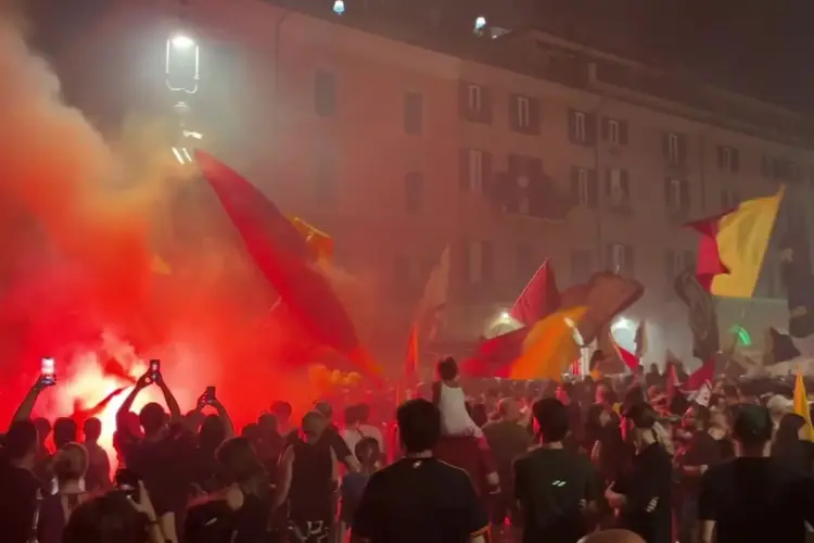 Ultras della Roma a piazza Navona