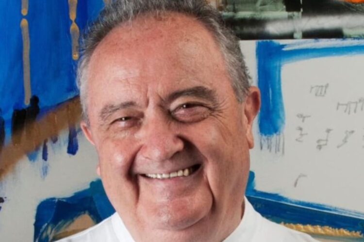 Un primo piano di Aimo Moroni