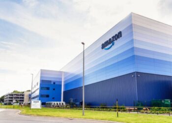 Amazon potrebbe licenziare 30mila dipendenti da oggi