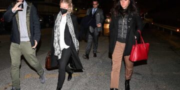 Anastasiya Kylemnyk (C) all'uscita del tribunale dopo la lettura della sentenza del processo per l'omicidio di Luca Sacchi