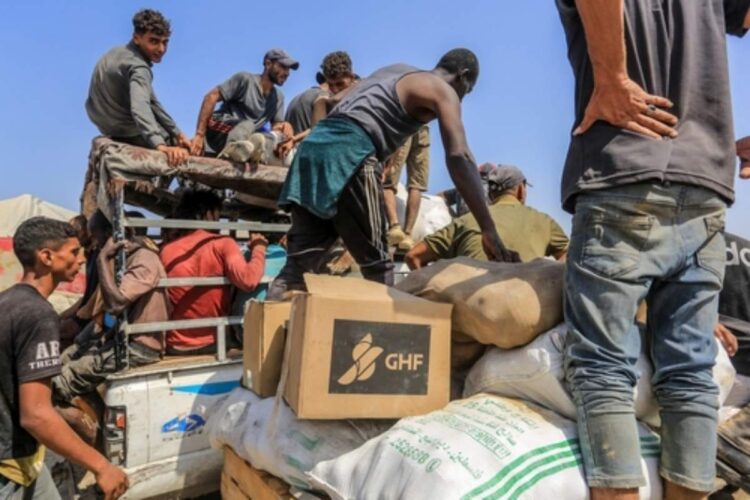 Attacco israeliano durante la distribuzione degli aiuti a Rafah