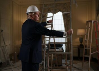 Donald Trump intento a ristrutturare la Casa Bianca