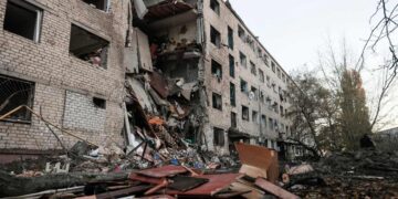 Edifici distrutti a Zaporizhzhia dopo un attacco russo