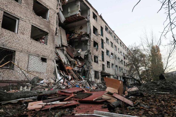 Edifici distrutti a Zaporizhzhia dopo un attacco russo
