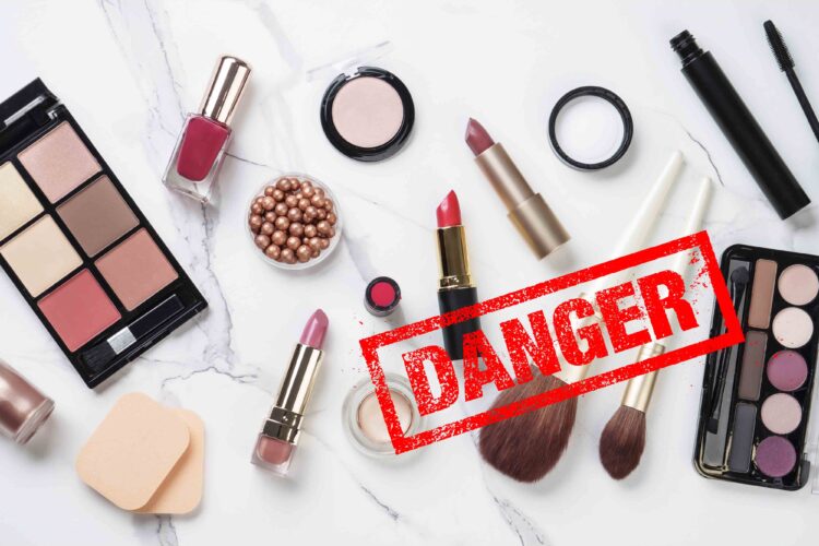 Esperti, prodotti per capelli e makeup ancora a rischio@alanews