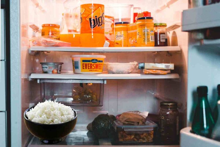 Riso avanzato, l’errore che si fa spesso e che può causare seri problemi di salute - Alanews.it