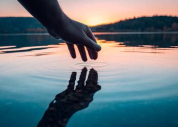 Lago delle Streghe: “specchiati e scoprirai la verità”, la leggenda che rende unico il Lago in Piemonte