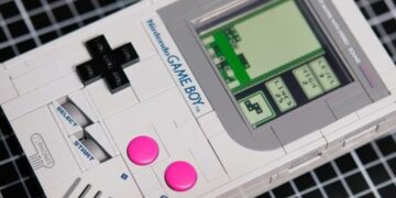 Una fan trasforma il LEGO Game Boy in una vera console: funziona con le cartucce originali (ecco come)