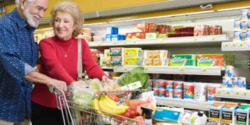 Spesa gratis per gli anziani: l’iniziativa clamorosa che sta facendo impazzire l’Italia (ecco la lista dei supermercati)