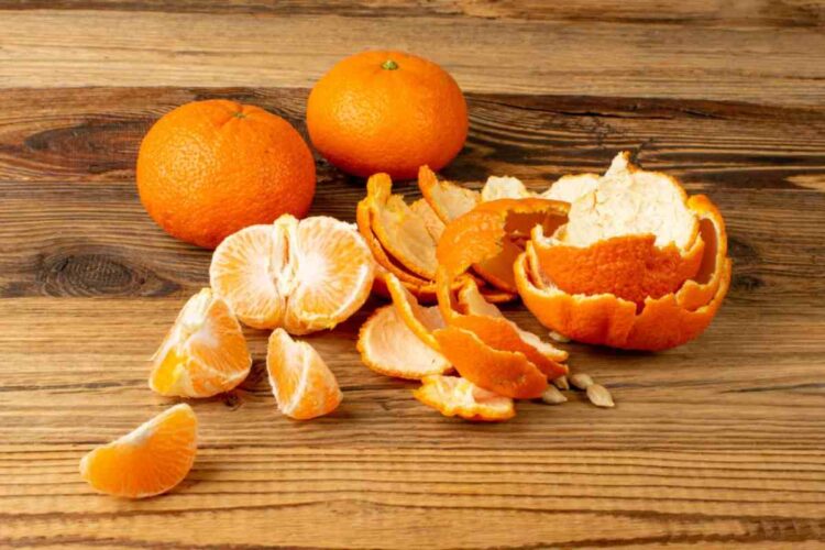 Aceto e bucce di mandarino, il mix casalingo che lascia la casa profumata e pulita - Alanews.it