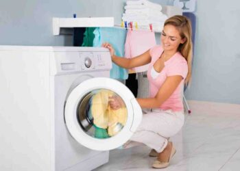 Asciugamani che puzzano dopo il lavaggio? Il trucco naturale che li profuma subito (senza candeggina)