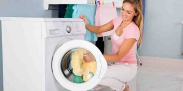 Asciugamani che puzzano dopo il lavaggio? Il trucco naturale che li profuma subito (senza candeggina)