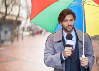 Allerta meteo per mezza Italia: il ciclone del Mediterraneo porta pioggia, fulmini e alluvioni lampo