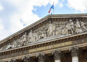 Francia, voto di fiducia al governo Lecornu