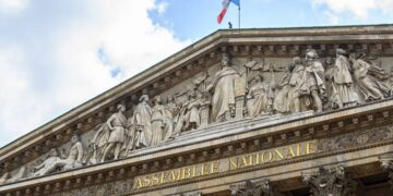 Francia, voto di fiducia al governo Lecornu