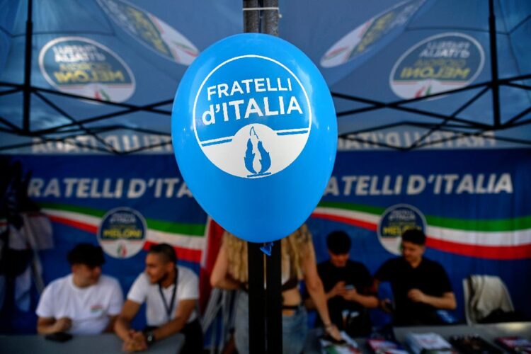 Giovani militanti della Gioventù Nazionale di Fratelli d'Italia