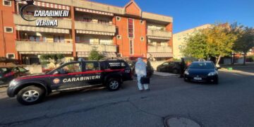 Gli investigatori del Ris dei Carabinieri durante le indagini sul femminicidio a Castelnuovo del Garda