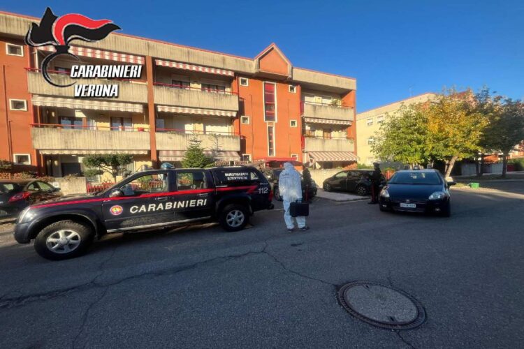 Gli investigatori del Ris dei Carabinieri durante le indagini sul femminicidio a Castelnuovo del Garda
