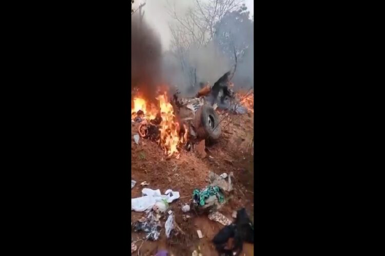 I resti dell'aereo precipitato in Kenya