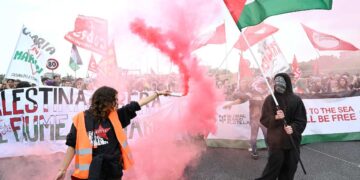 Il corteo sulla tangenziale di Milano